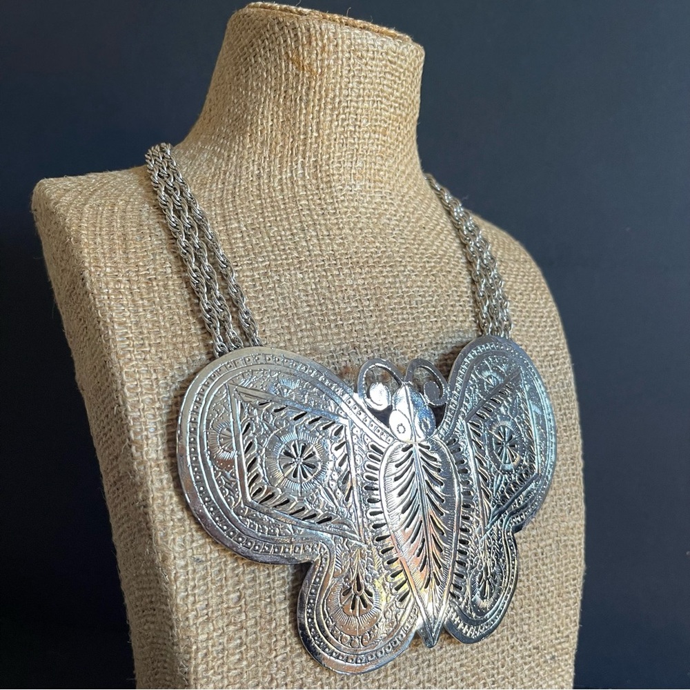 Vintage Silver tone Butterfly Statement Necklace . - Picture 4 of 9
